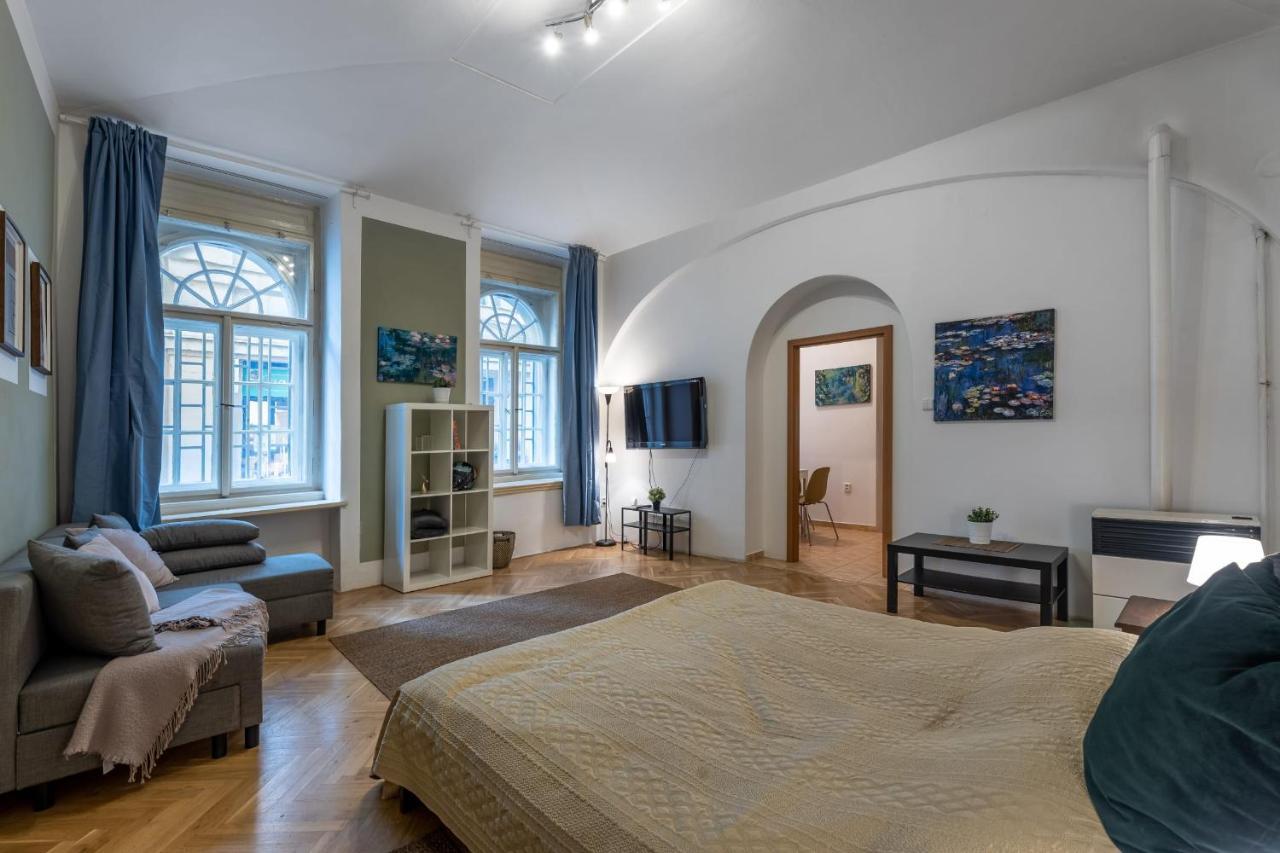 Spacious 3 Bedroom Apartment In The Heart Of Prague Exterior photo